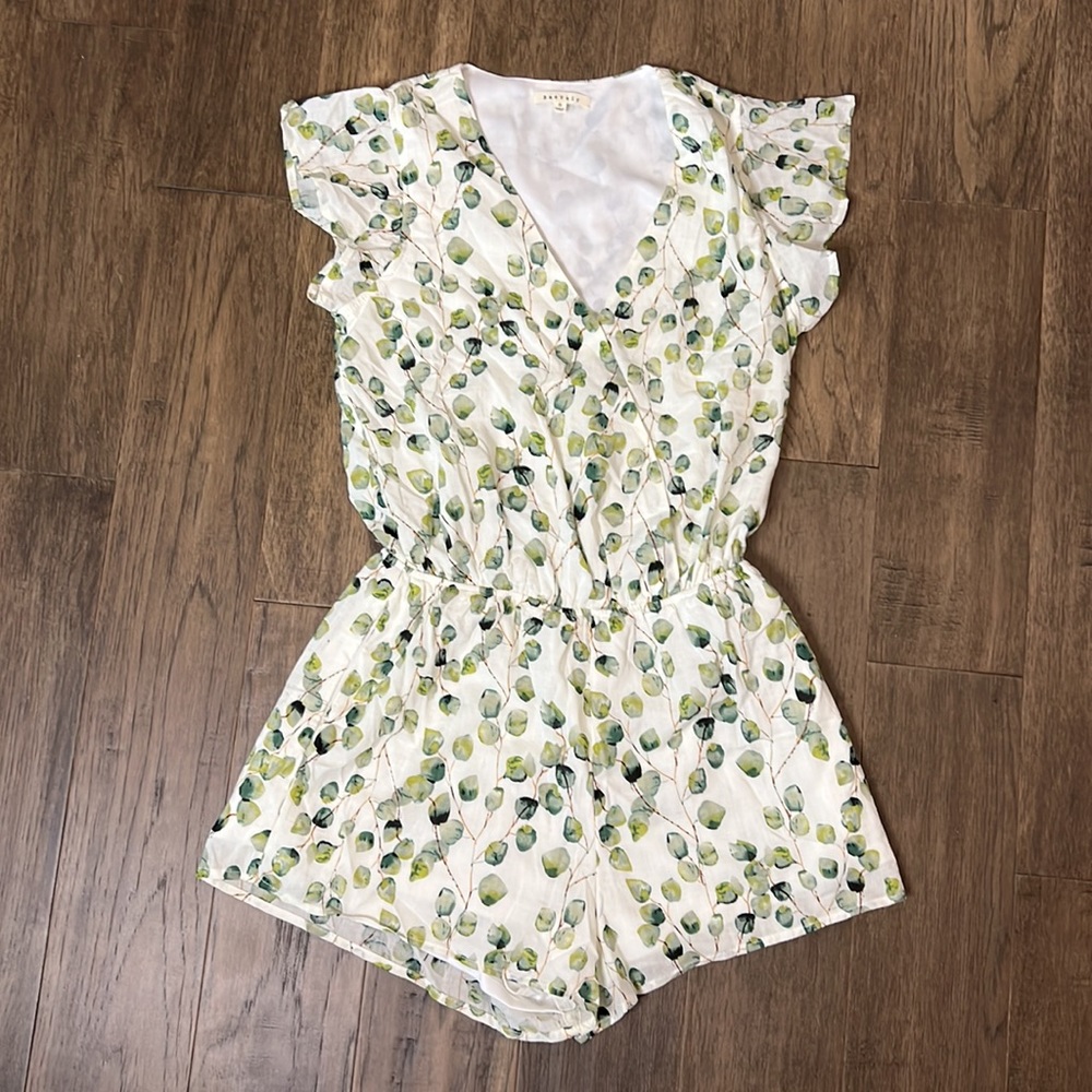 Cute floral romper size small
